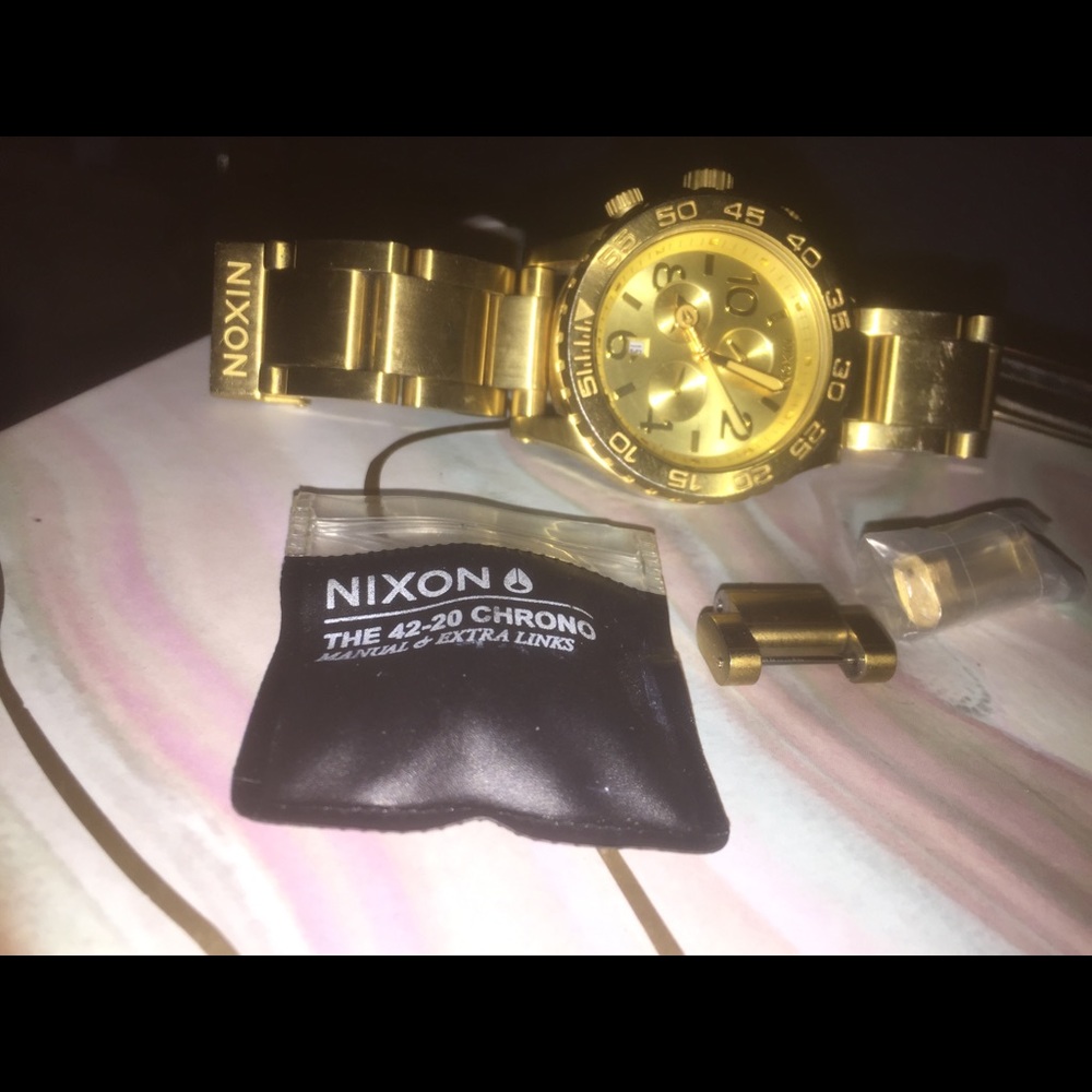 Nixon brand new 42-30 500$